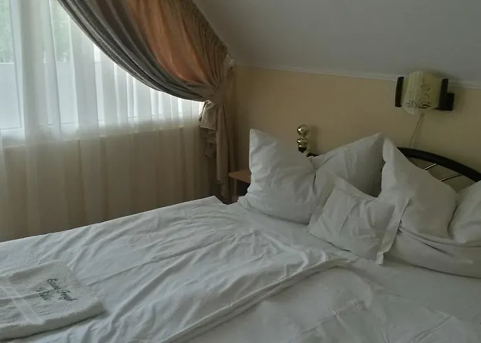 Ezust Fenyo Vendeghaz * Siofok